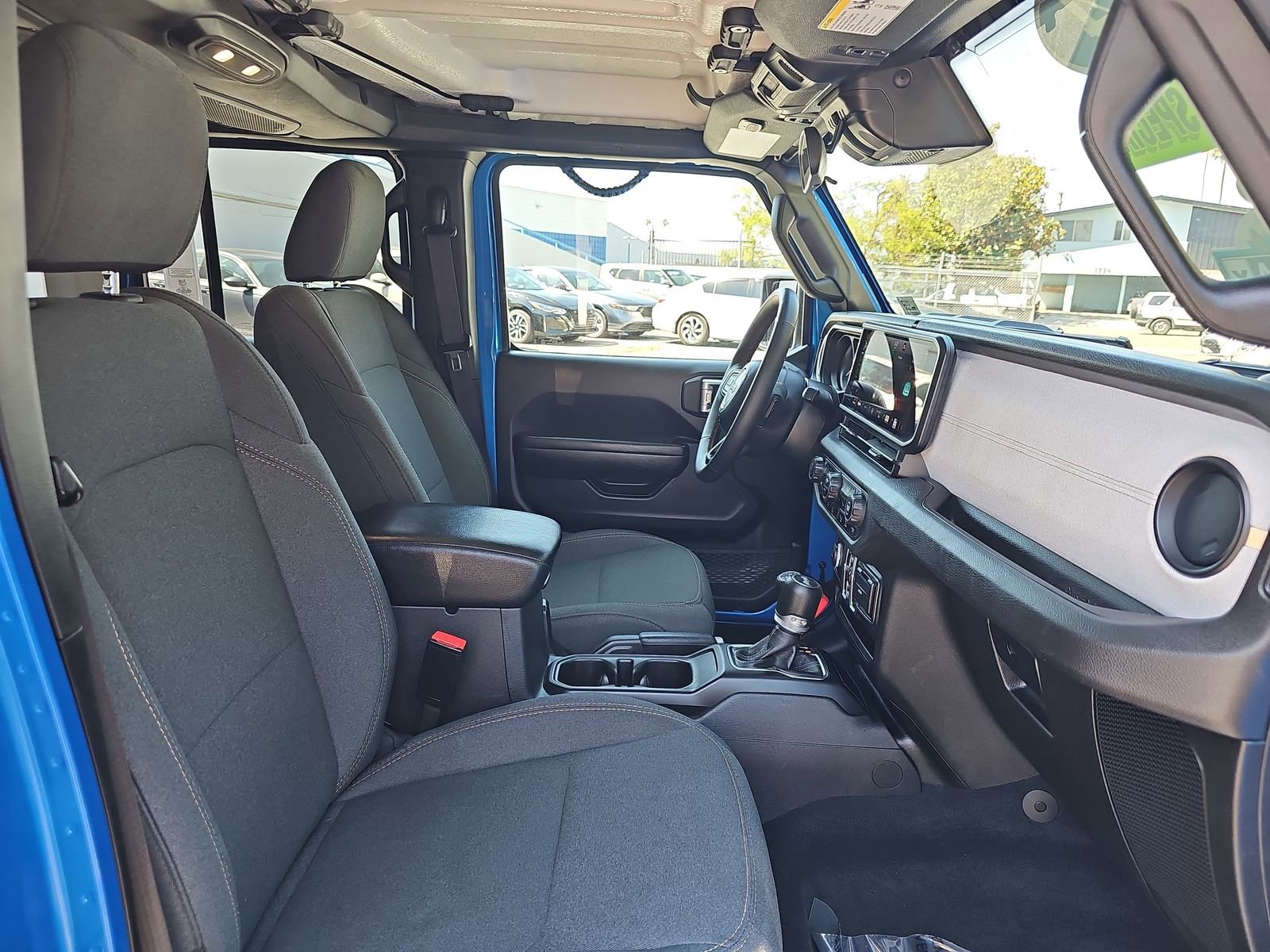 Used 2024 Jeep Wrangler Unlimited w/ Convenience Group AWD/4WD image 10