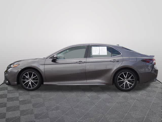 Used 2023 Toyota Camry SE w/ Cold Weather Package FWD image 2