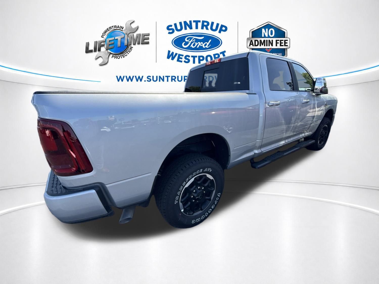 Used 2026 RAM 2500 Laramie AWD/4WD image 9