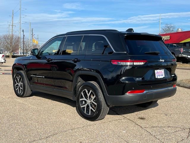 Used 2024 Jeep Grand Cherokee Limited image 3