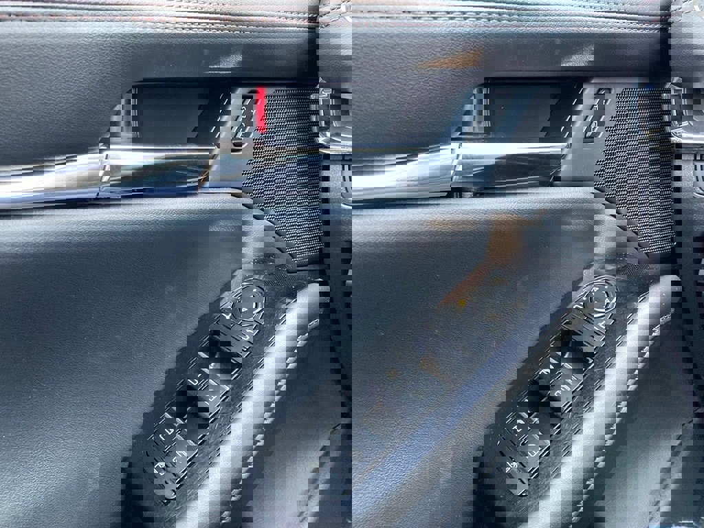 Used 2025 MAZDA MAZDA3 s image 13