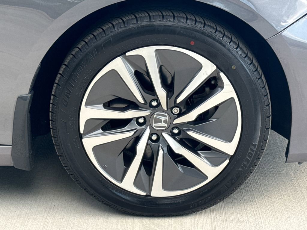 Used 2020 Honda Accord Touring image 11