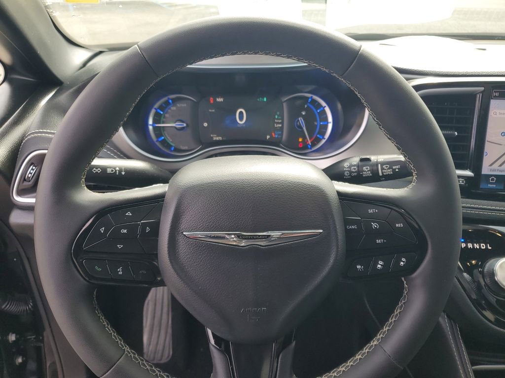 Used 2024 Chrysler Pacifica Premium image 11