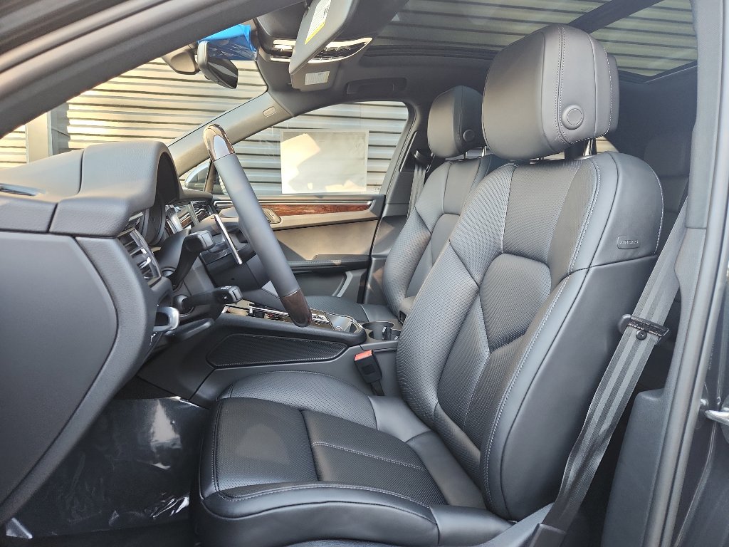 New 2026 Porsche Macan image 5