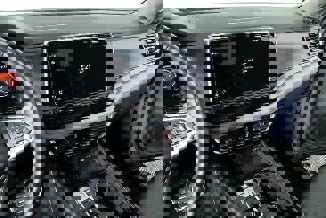 Certified 2025 Volkswagen Atlas Peak Edition SE image 9