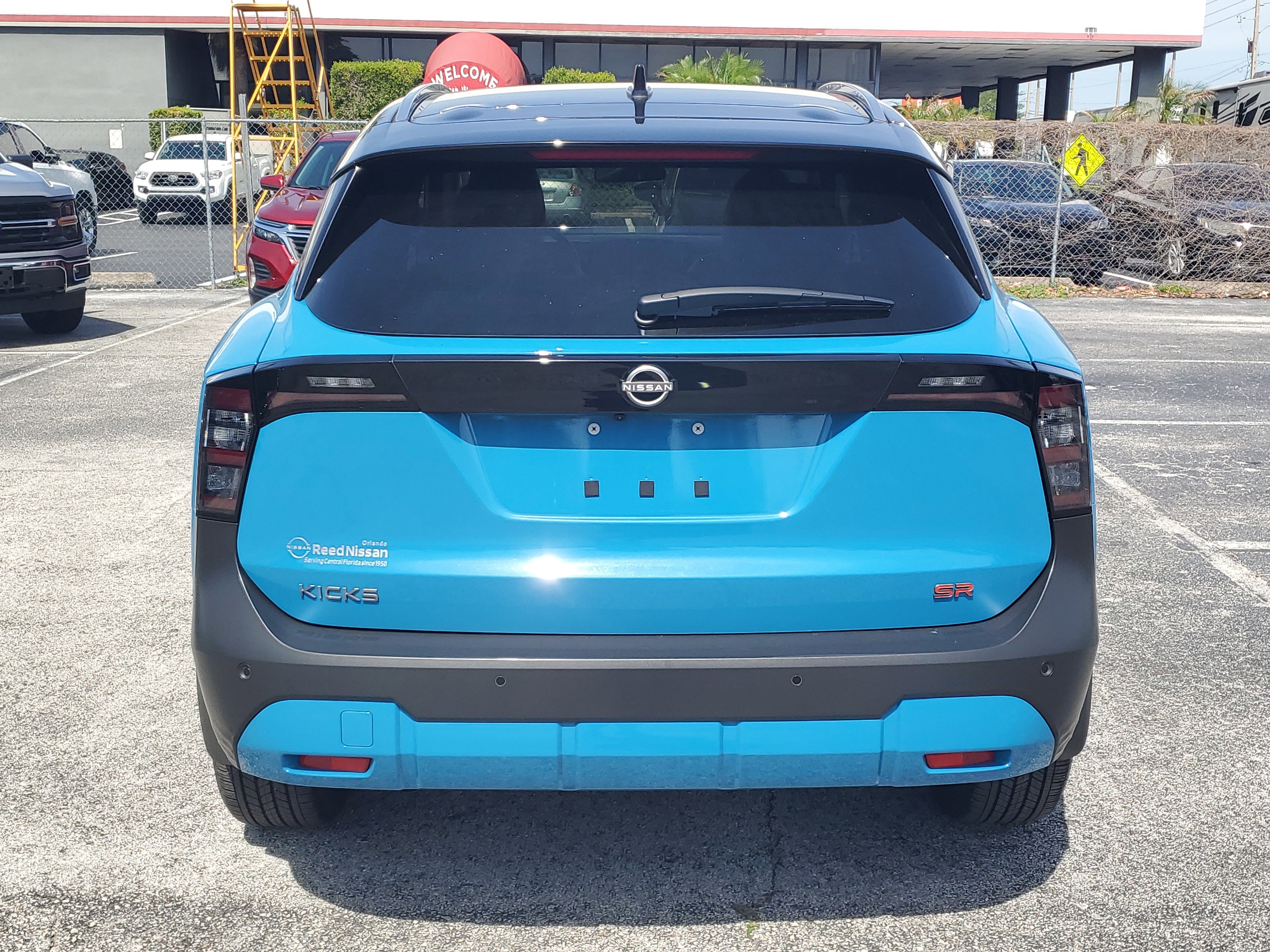 Certified 2025 Nissan Kicks SR FWD image 5