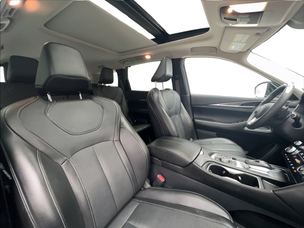 Used 2025 INFINITI QX60 Luxe FWD image 32