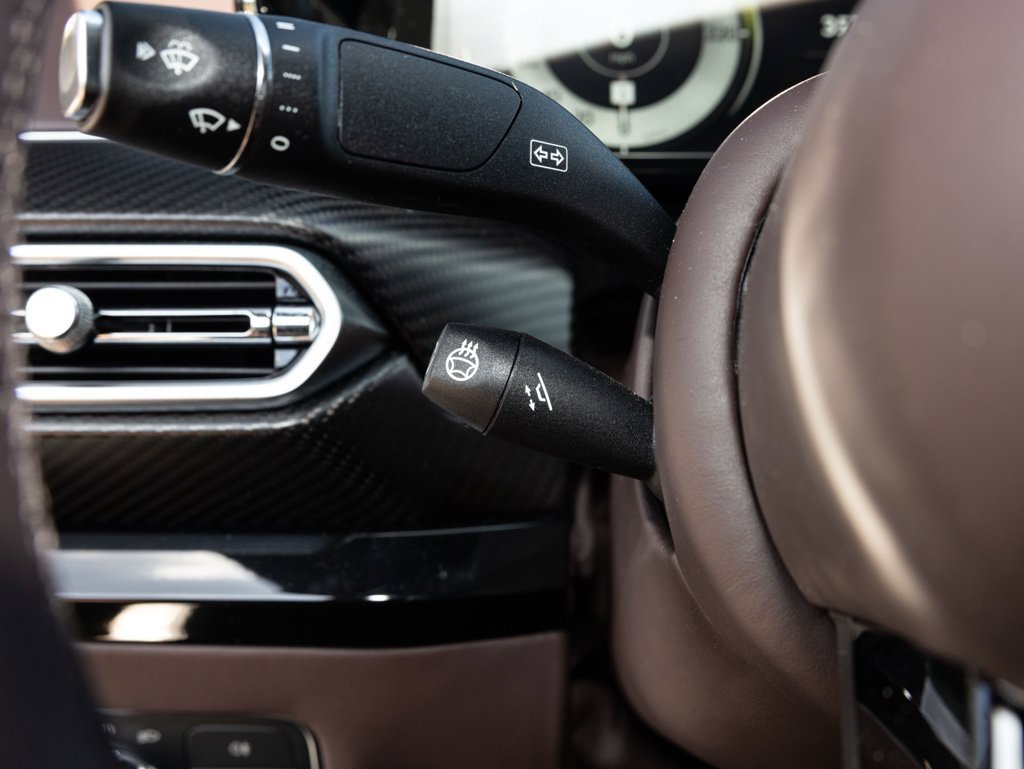 Used 2025 Aston Martin V8 Vantage Coupe RWD image 37