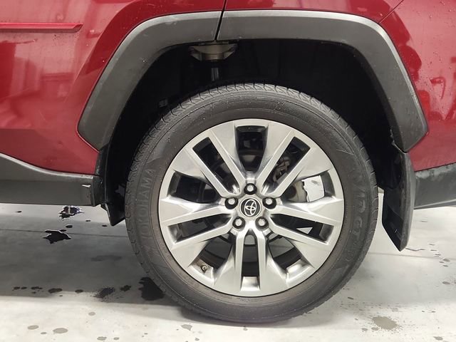 Used 2019 Toyota RAV4 Limited w/ Cold Weather Package FWD image 33