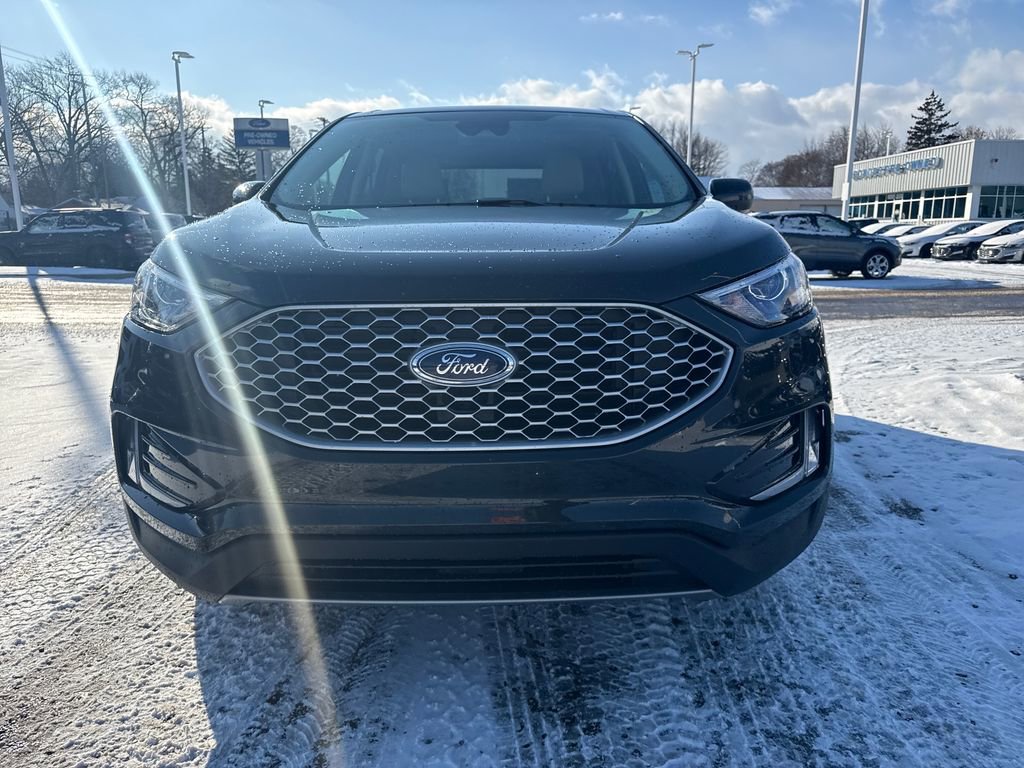Used 2023 Ford Edge SEL w/ Convenience Package image 3
