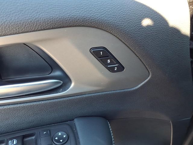 Used 2025 Chrysler Pacifica Select image 10