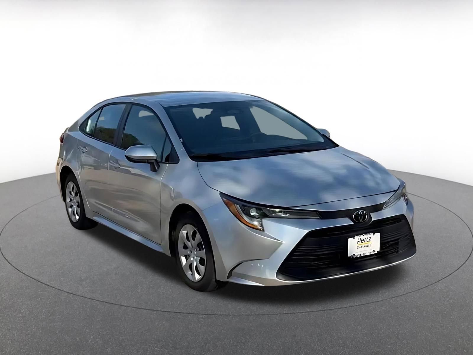 Used 2025 Toyota Corolla LE image 3