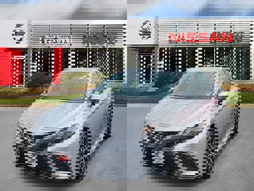 Used 2024 Toyota Camry SE w/ Cold Weather Package image 4