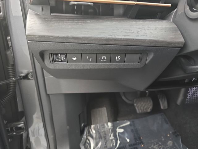 Used 2023 Nissan Ariya AWD image 43