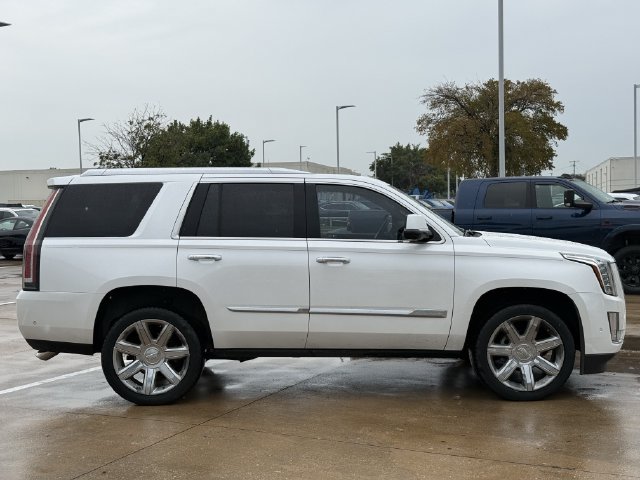 Used 2018 Cadillac Escalade Luxury AWD/4WD image 3