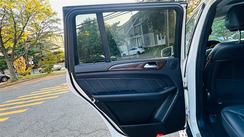 Used 2016 Mercedes-Benz GL 450 4MATIC w/ Premium I Package image 37