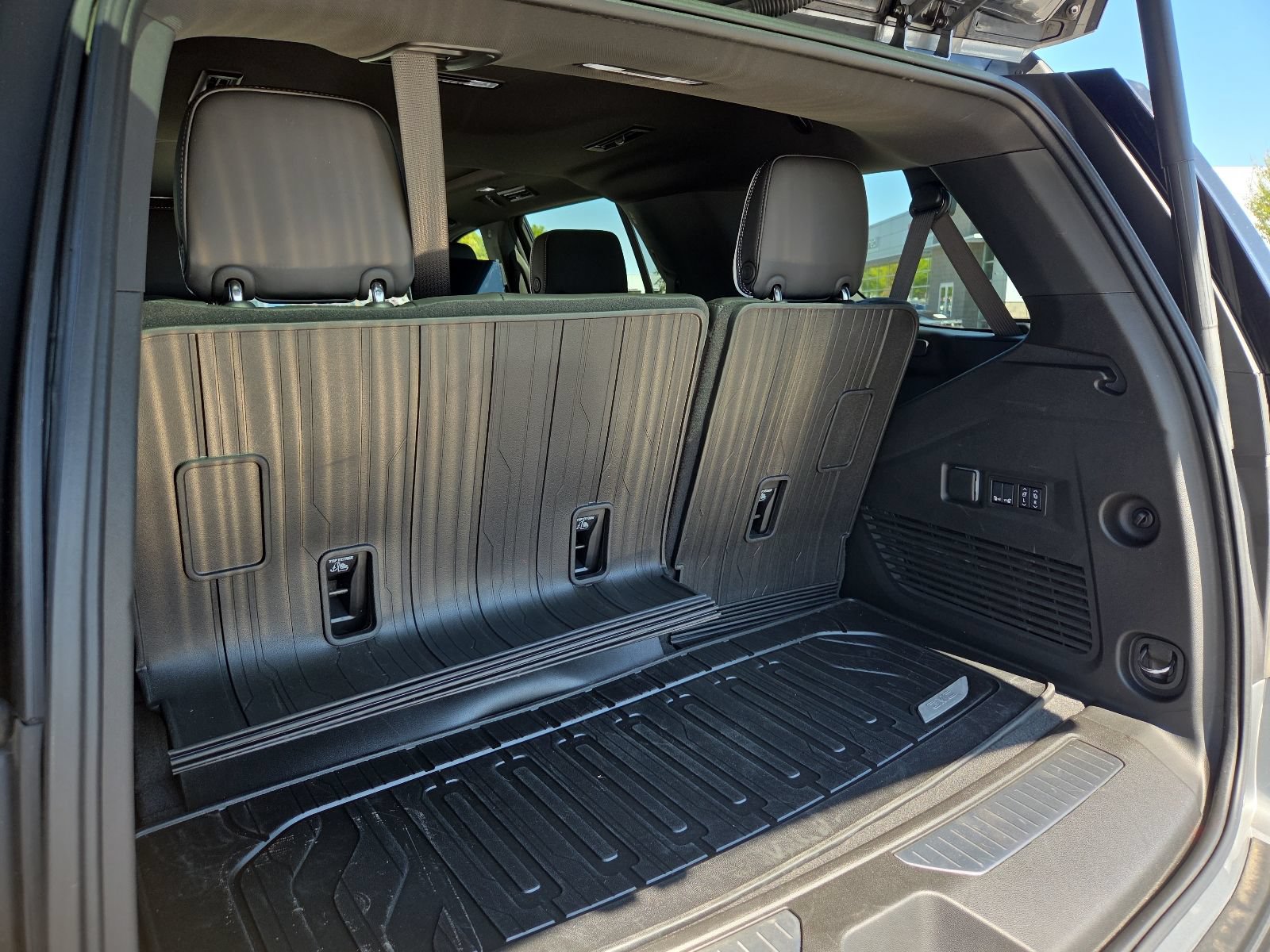 Used 2026 GMC Yukon AT4 Ultimate w/ LPO, Floor Liner Package AWD/4WD image 9