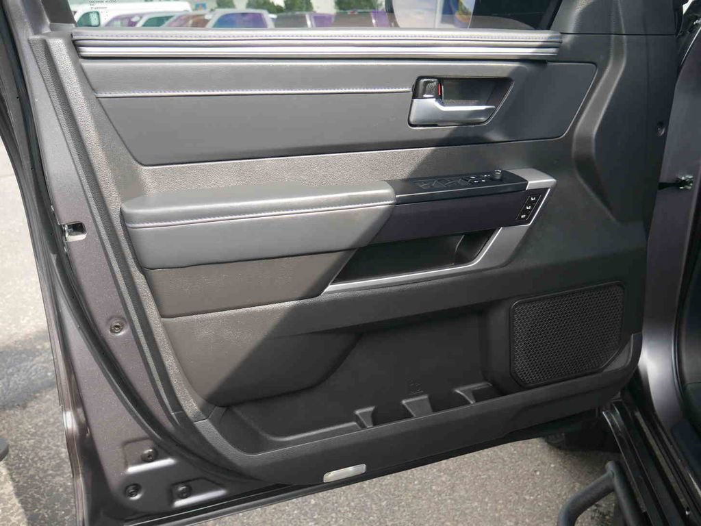 Used 2024 Toyota Tundra Platinum AWD/4WD image 27