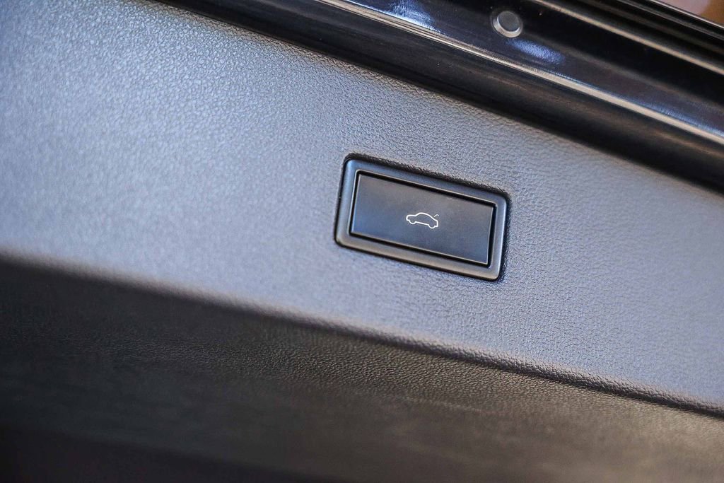 Used 2021 Volkswagen Tiguan SEL image 35