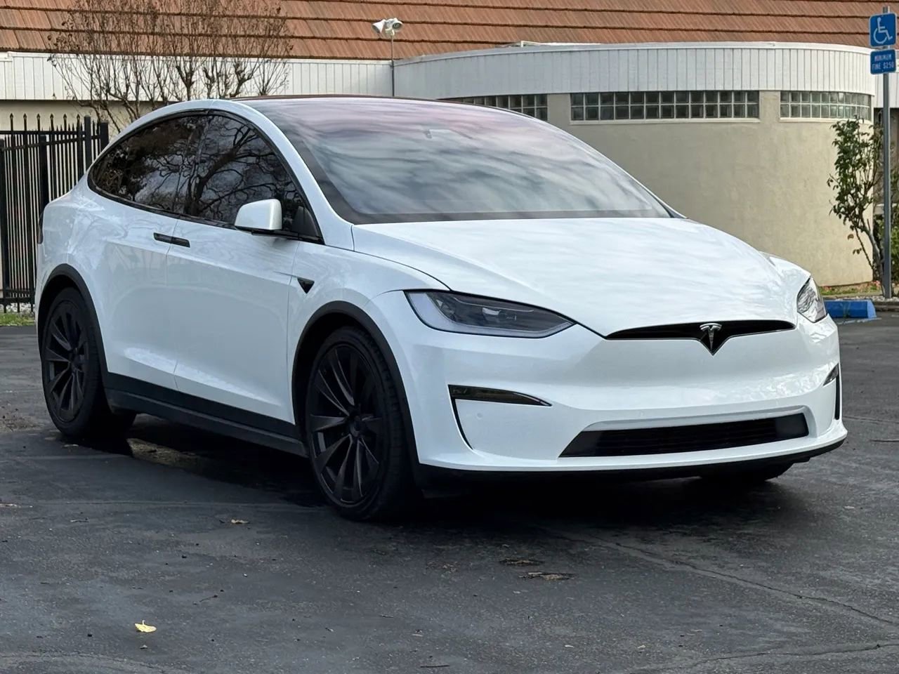 Used 2022 Tesla Model X Plaid image 4