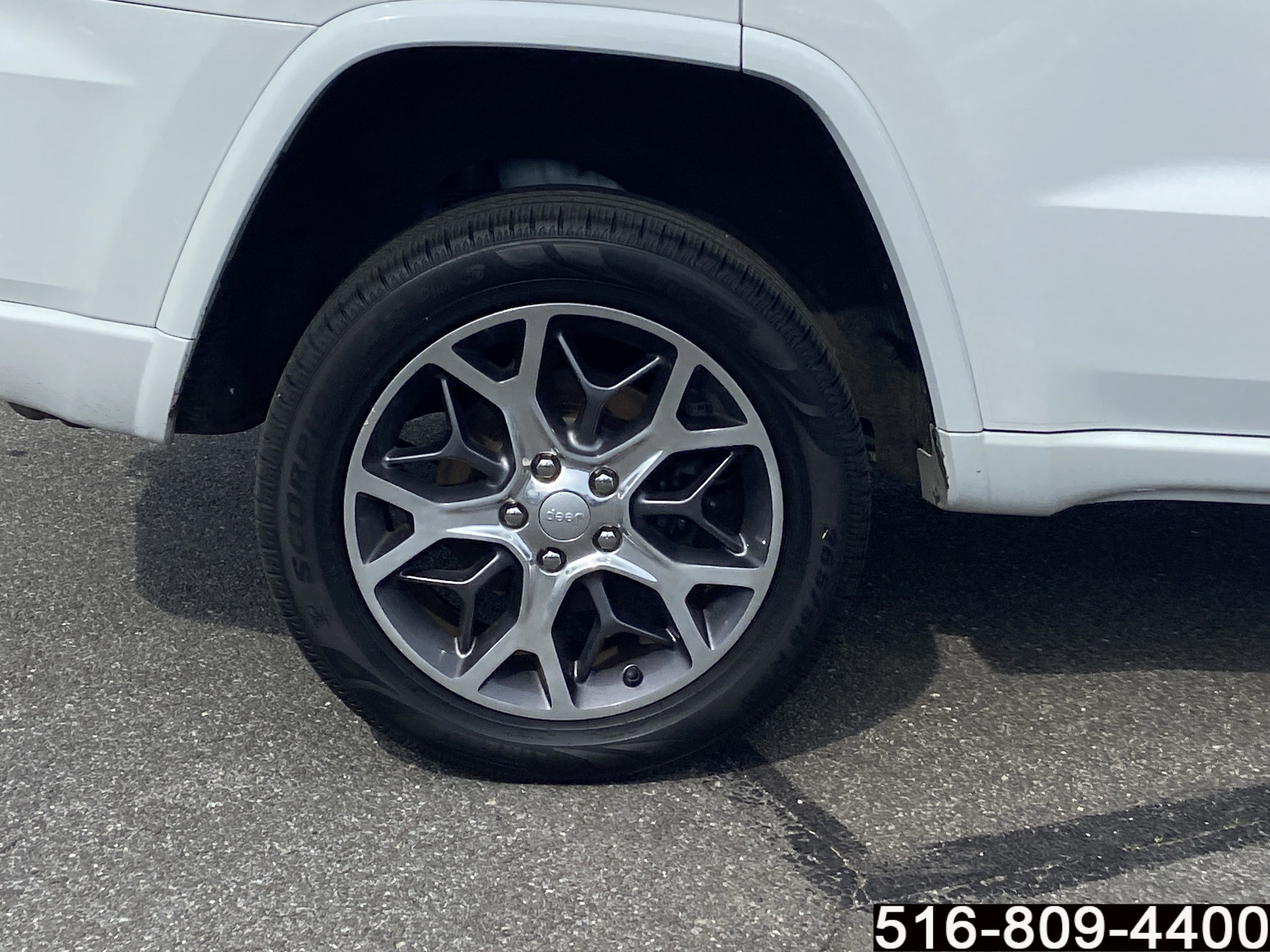 Used 2020 Jeep Grand Cherokee Overland AWD/4WD image 10