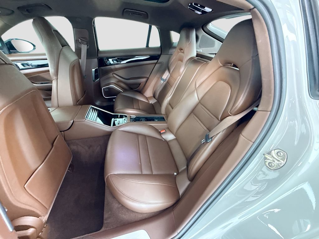 Used 2021 Porsche Panamera RWD image 21