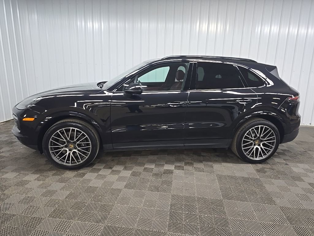 Used 2022 Porsche Cayenne Platinum Edition image 5