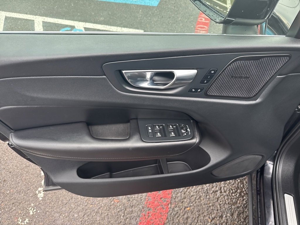 Used 2023 Volvo XC60 B5 Plus w/ Climate Package image 12