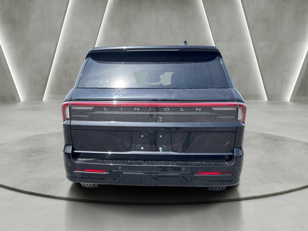 Used 2025 Lincoln Navigator Reserve AWD/4WD image 4