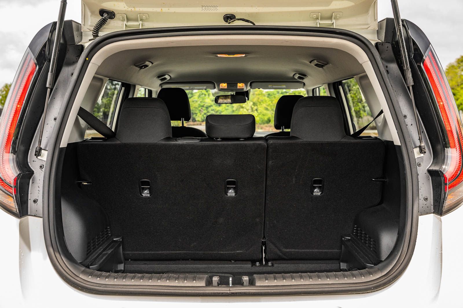 Used 2025 Kia Soul LX w/ LX Technology Package FWD image 16