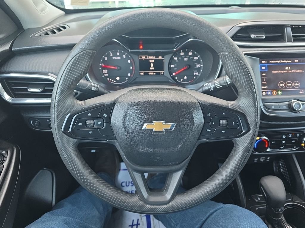 Used 2022 Chevrolet TrailBlazer LT w/ LPO, Blackout Package image 17