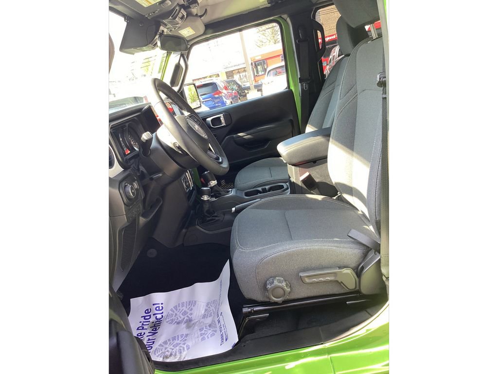 Used 2025 Jeep Wrangler Sport S AWD/4WD image 9