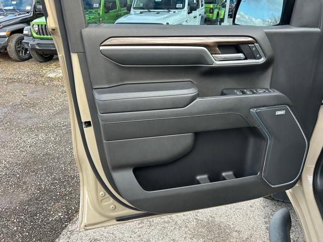 Used 2022 Chevrolet Silverado 1500 LT Trail Boss w/ LT Trail Boss Premium Package image 10