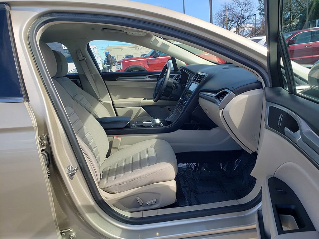 Certified 2019 Ford Fusion SE image 19