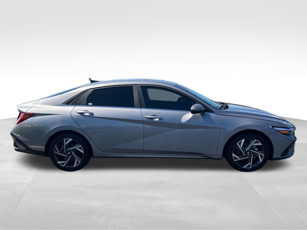 Used 2024 Hyundai Elantra Limited FWD image 6