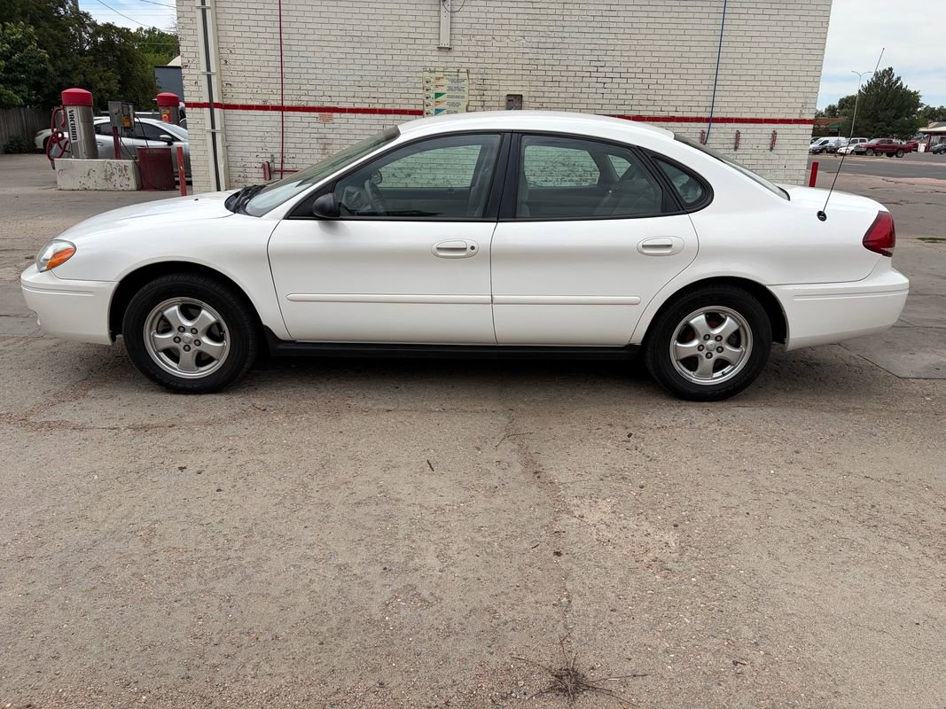 Used 2005 Ford Taurus SE FWD image 6