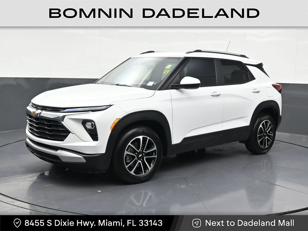 Used 2025 Chevrolet TrailBlazer LT FWD image 1