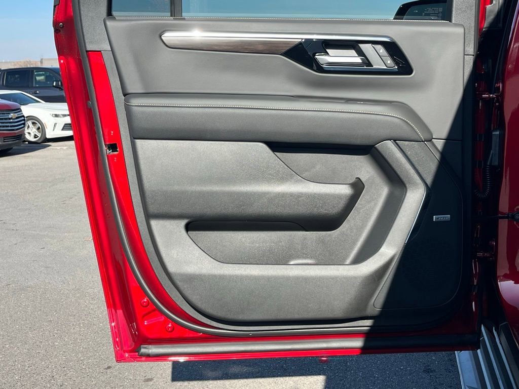 New 2026 Chevrolet Suburban Premier image 25