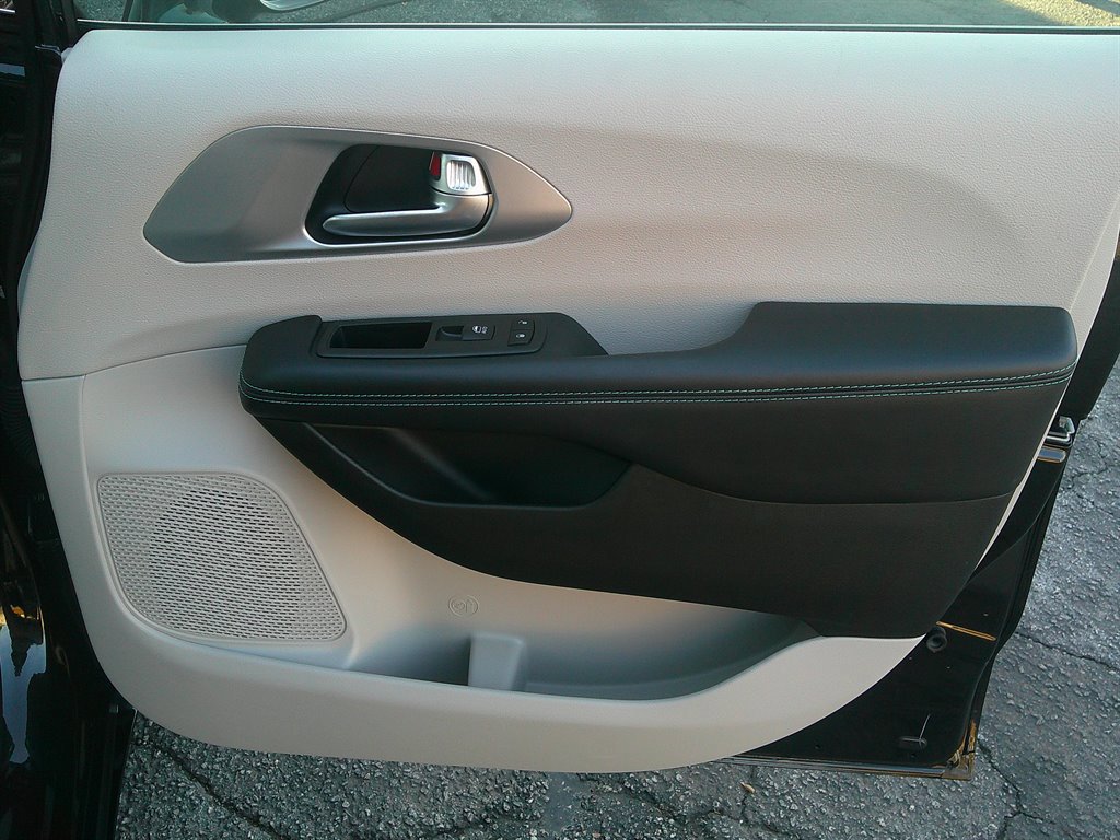 Used 2017 Chrysler Pacifica Touring Plus image 19