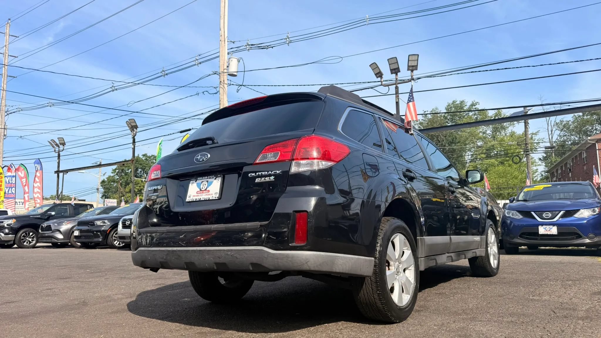 Used 2011 Subaru Outback 2.5i Premium w/ All-Weather Pkg AWD/4WD image 9