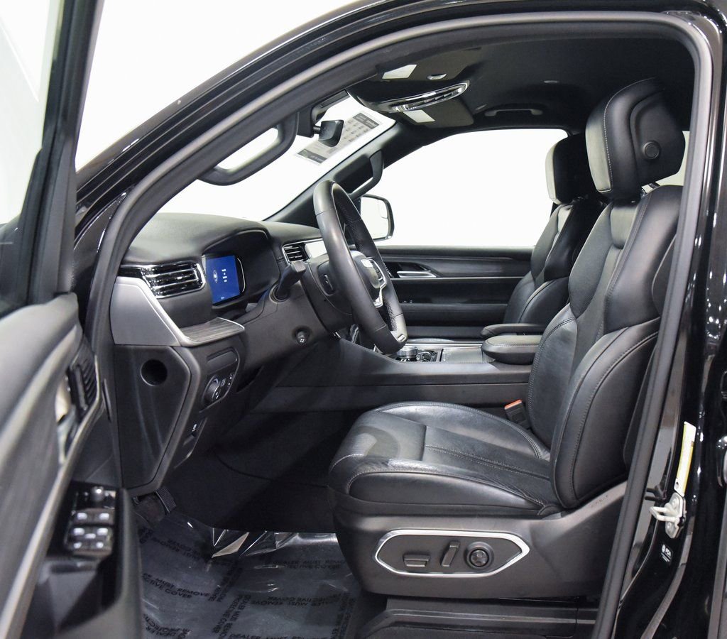 Used 2024 Jeep Wagoneer L Series II w/ Flexible Seating Group image 9