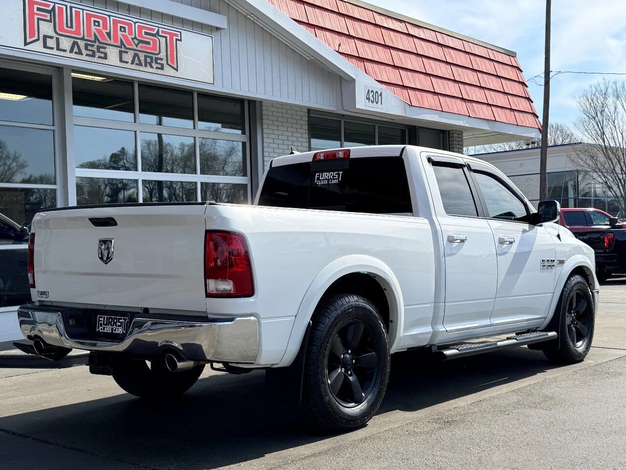 Used 2018 RAM 1500 SLT image 3