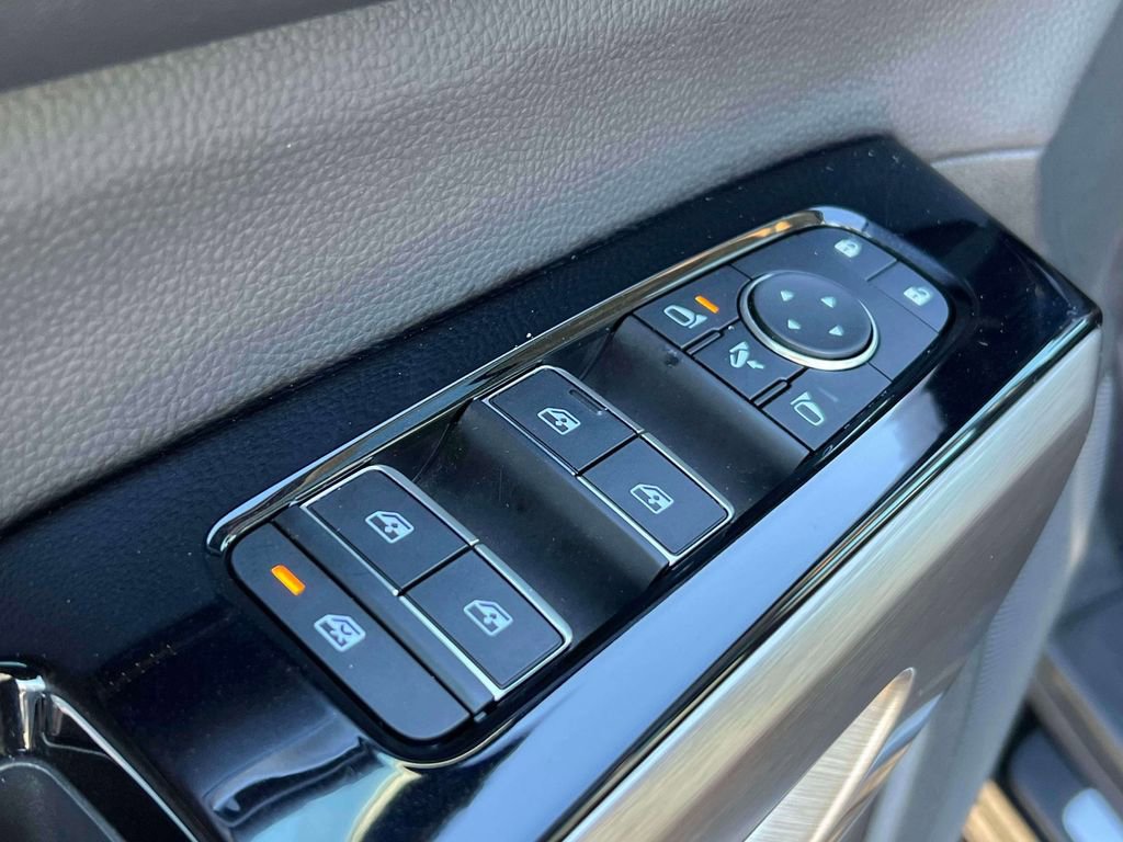 Certified 2025 Nissan Pathfinder Platinum image 17