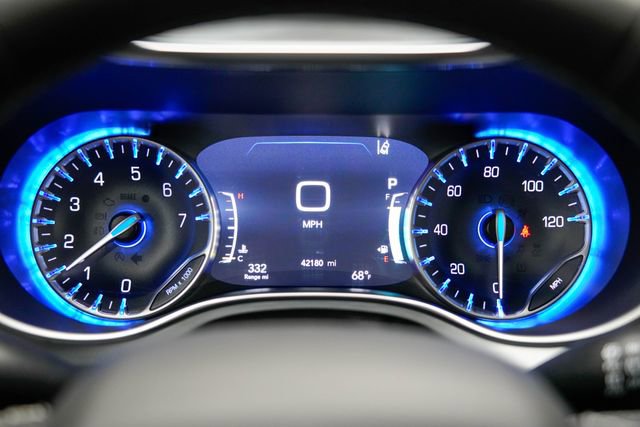 Used 2025 Chrysler Pacifica Limited FWD image 26