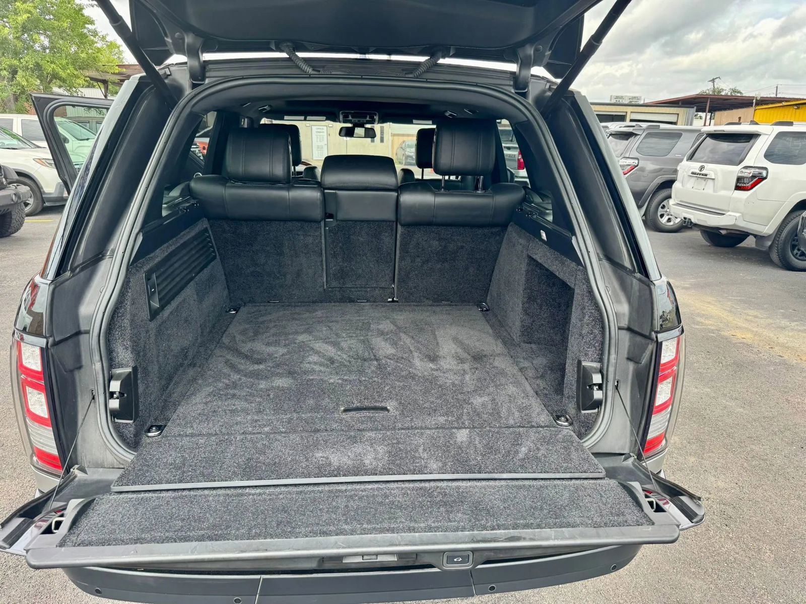 Used 2016 Land Rover Range Rover Supercharged image 11