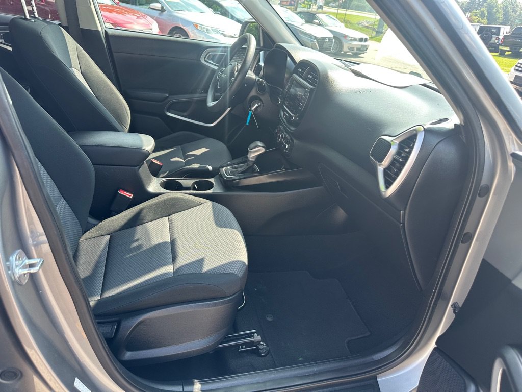 Used 2023 Kia Soul LX w/ LX Technology Package FWD image 22
