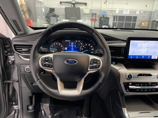 Used 2021 Ford Explorer XLT w/ Equipment Group 202A AWD/4WD image 17