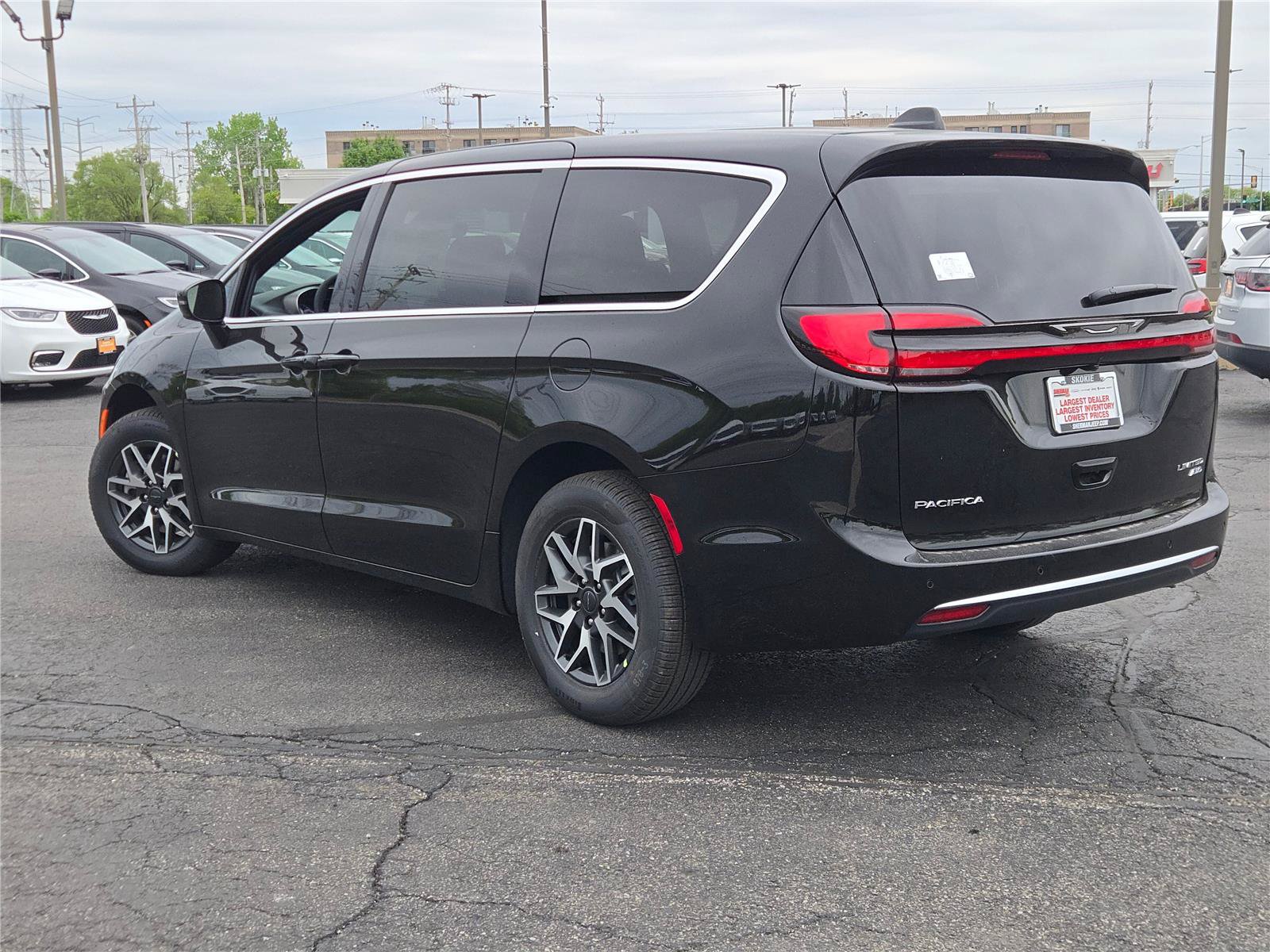 New 2027 Chrysler Pacifica Limited AWD/4WD image 16