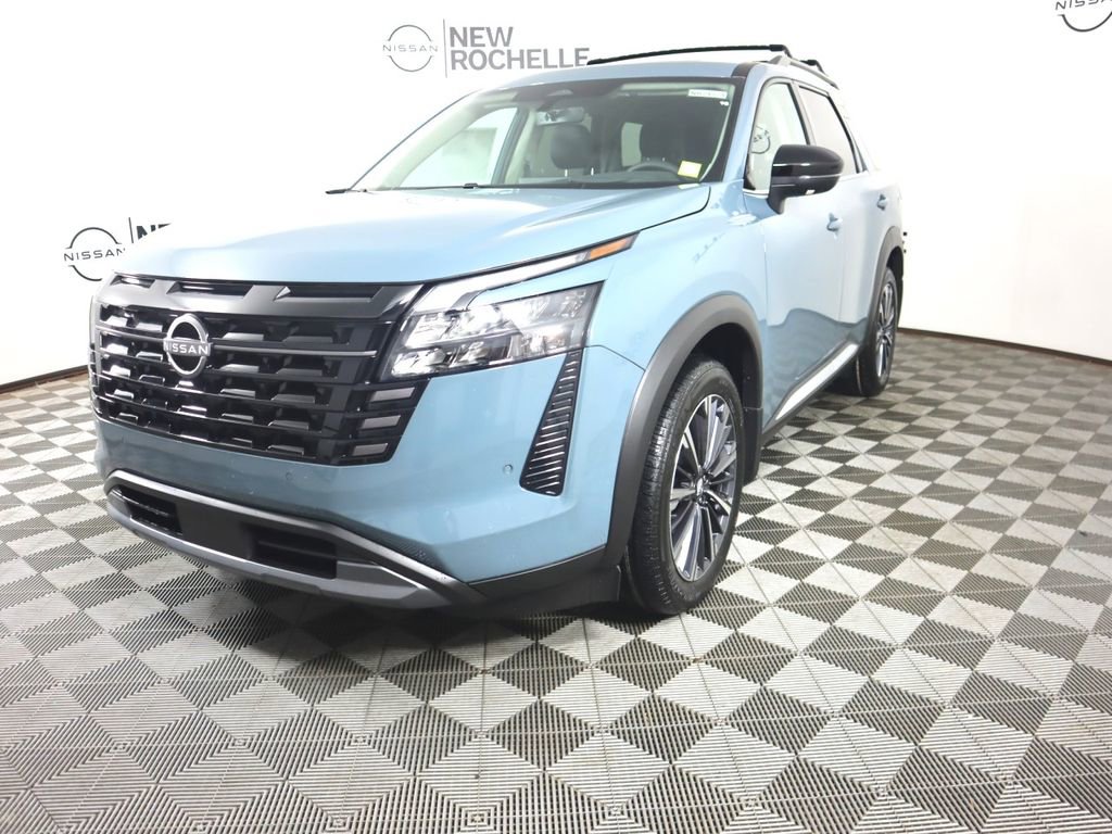 New 2026 Nissan Pathfinder Platinum image 3