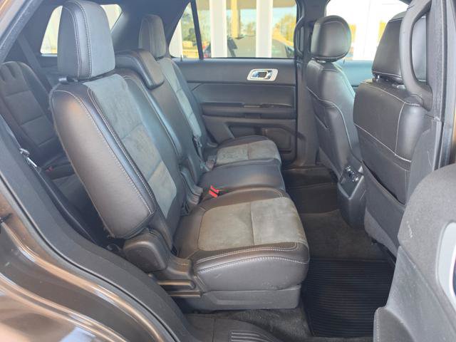 Used 2015 Ford Explorer XLT w/ Equipment Group 202A AWD/4WD image 17